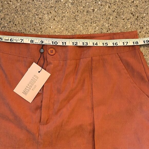 MISSGUIDED *NWT* Twill Utility Shorts - Picture 3 of 12